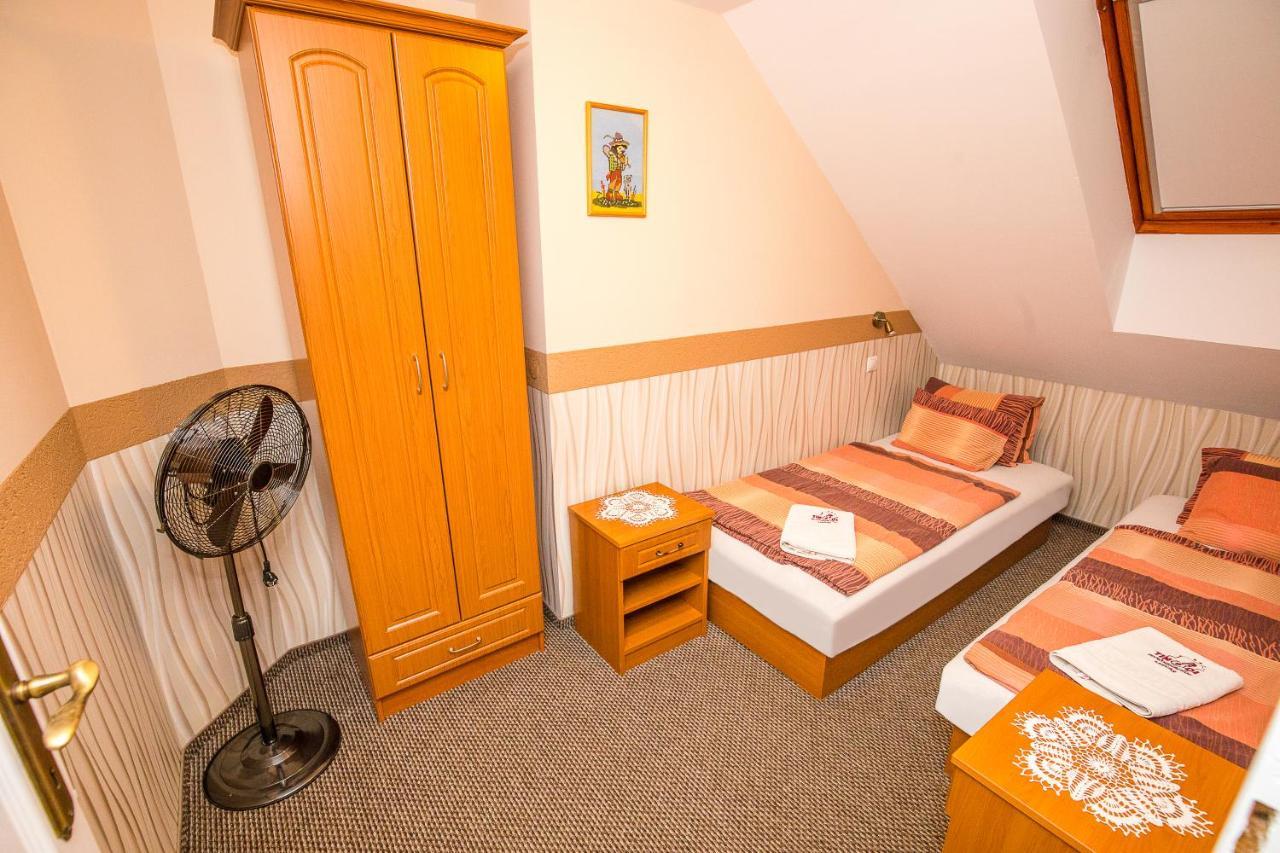 Tinodi Fogado Bed & Breakfast Sarvar Exterior photo