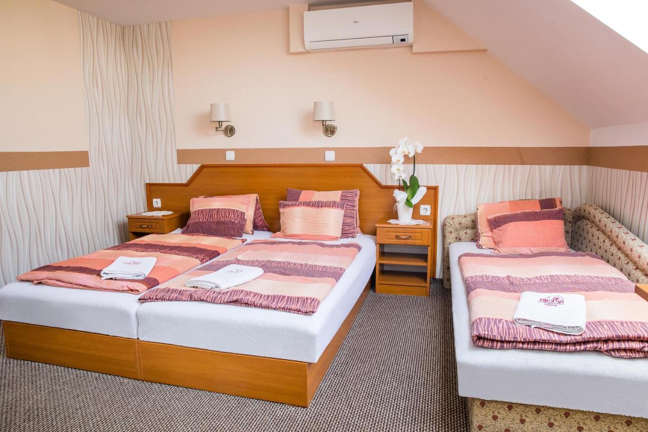 Tinodi Fogado Bed & Breakfast Sarvar Exterior photo