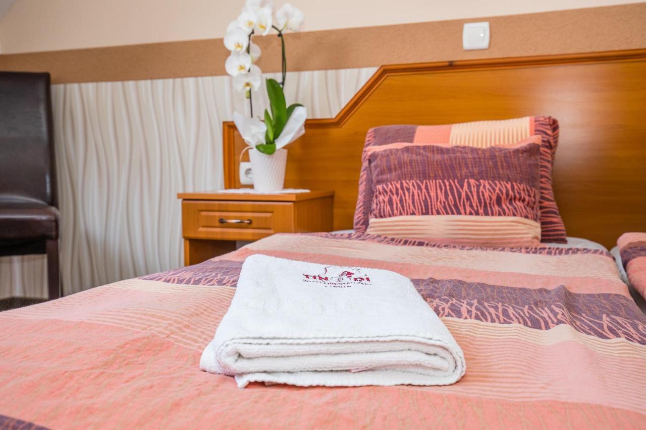 Tinodi Fogado Bed & Breakfast Sarvar Exterior photo