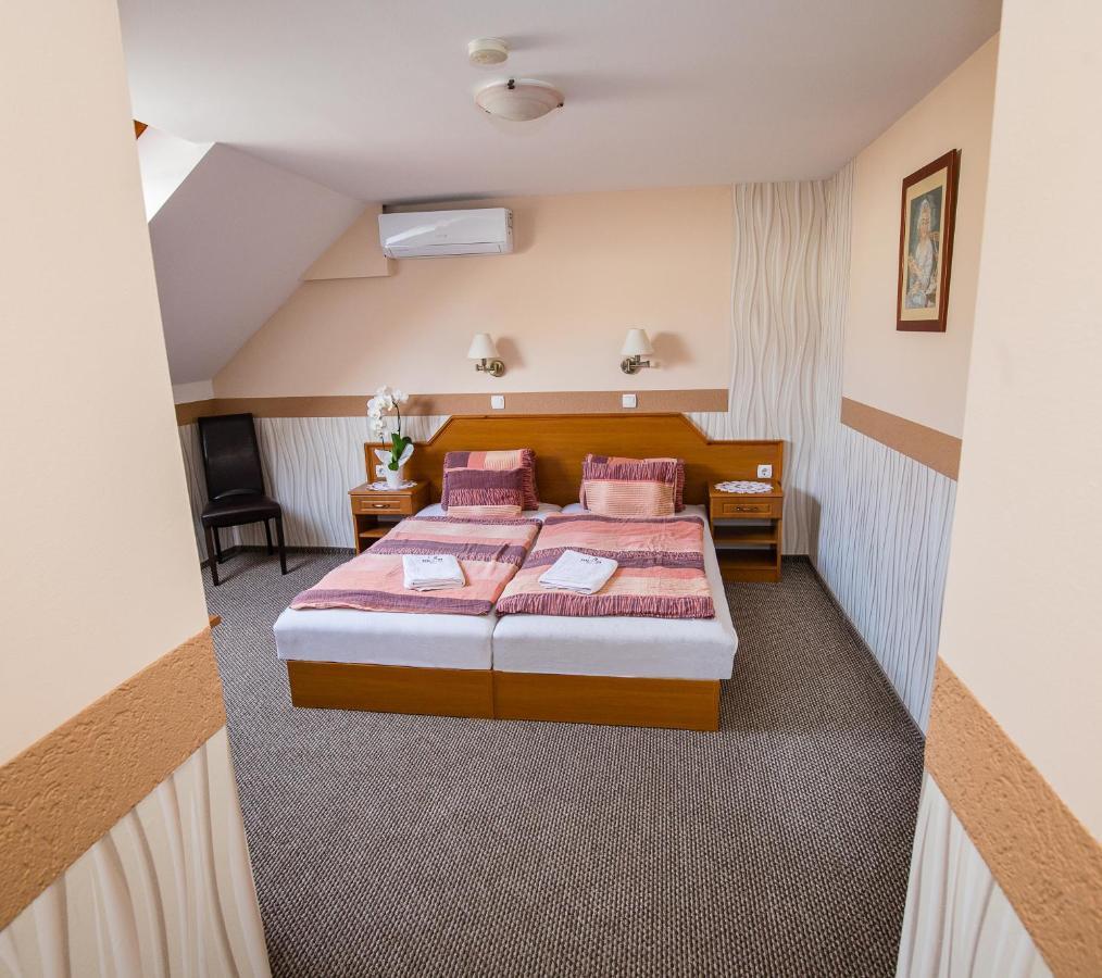 Tinodi Fogado Bed & Breakfast Sarvar Exterior photo