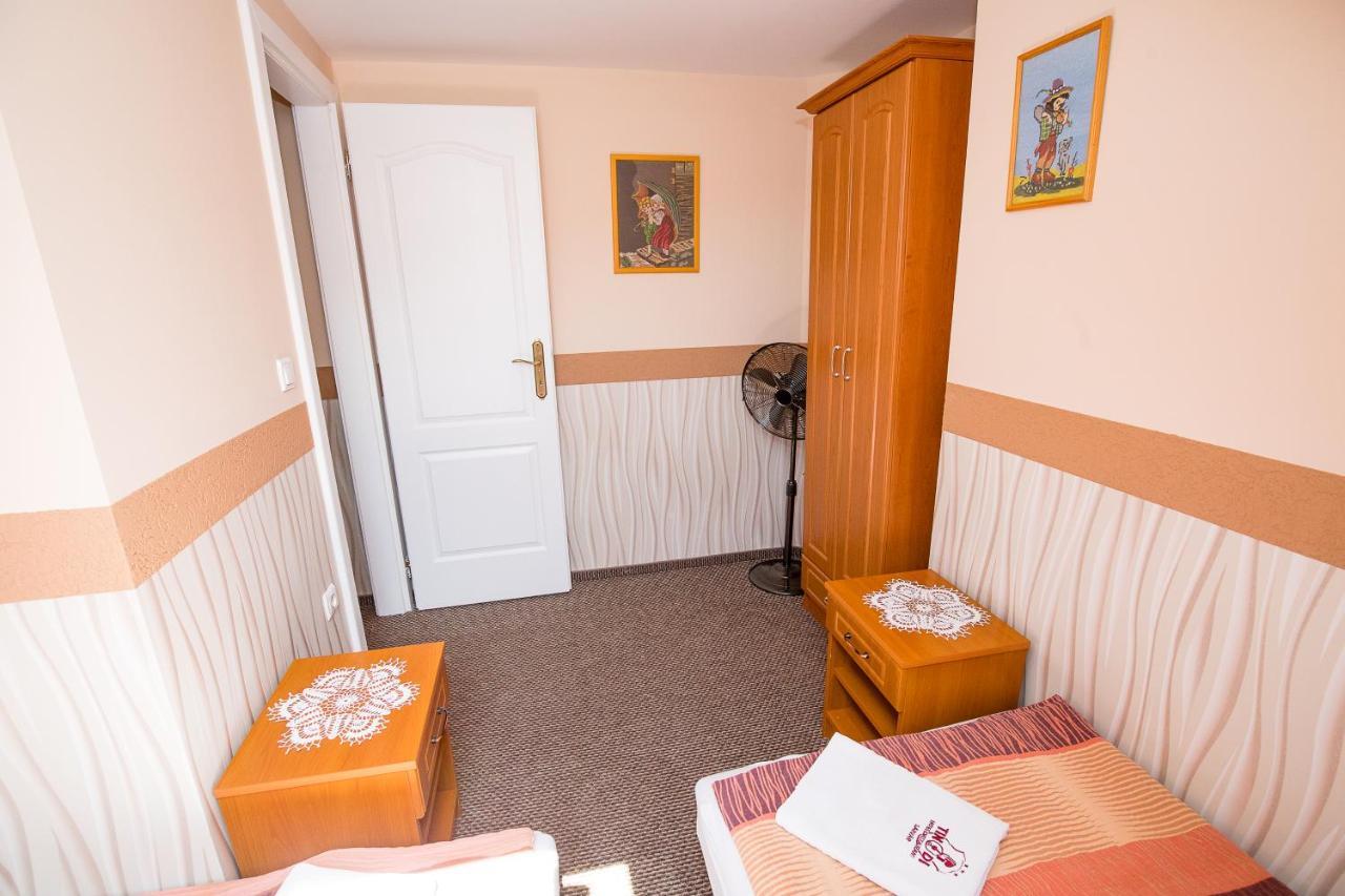 Tinodi Fogado Bed & Breakfast Sarvar Exterior photo