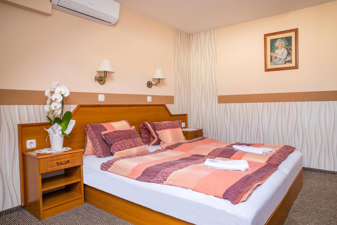 Tinodi Fogado Bed & Breakfast Sarvar Exterior photo