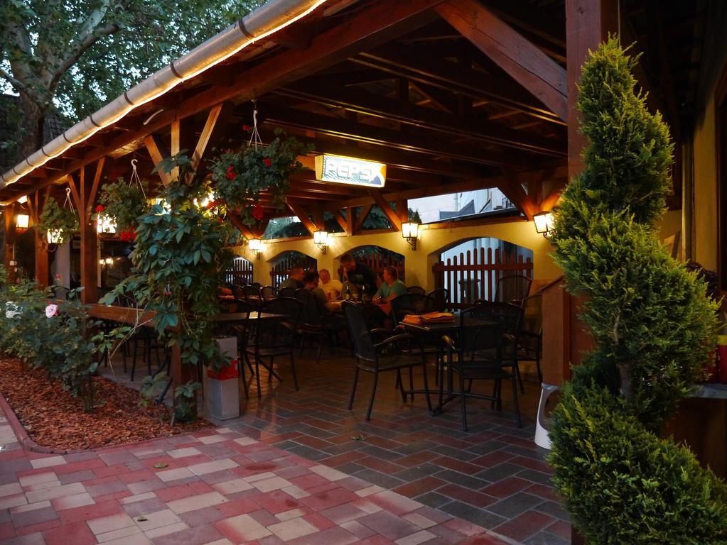 Tinodi Fogado Bed & Breakfast Sarvar Exterior photo