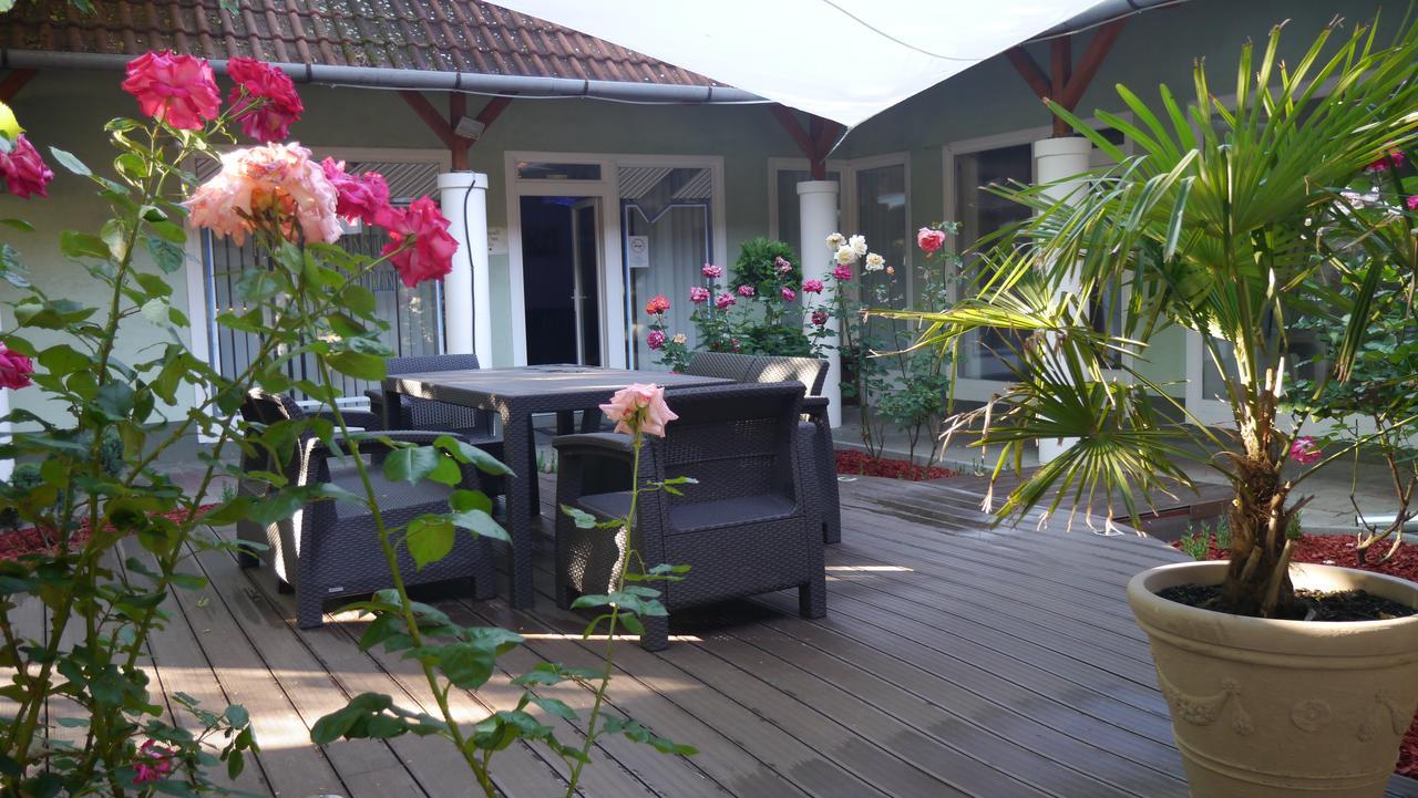 Tinodi Fogado Bed & Breakfast Sarvar Exterior photo