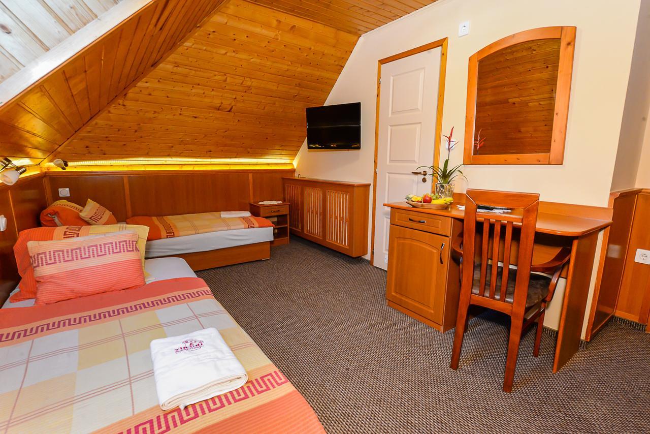 Tinodi Fogado Bed & Breakfast Sarvar Exterior photo