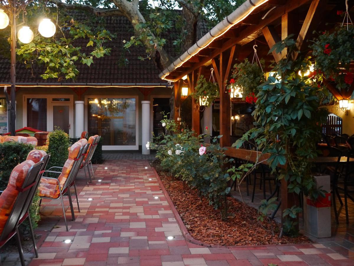 Tinodi Fogado Bed & Breakfast Sarvar Exterior photo