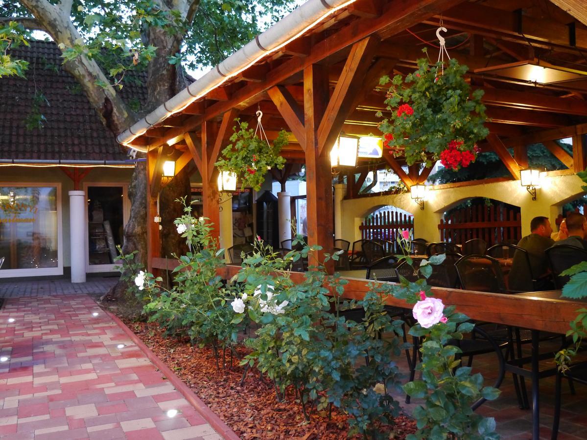 Tinodi Fogado Bed & Breakfast Sarvar Exterior photo